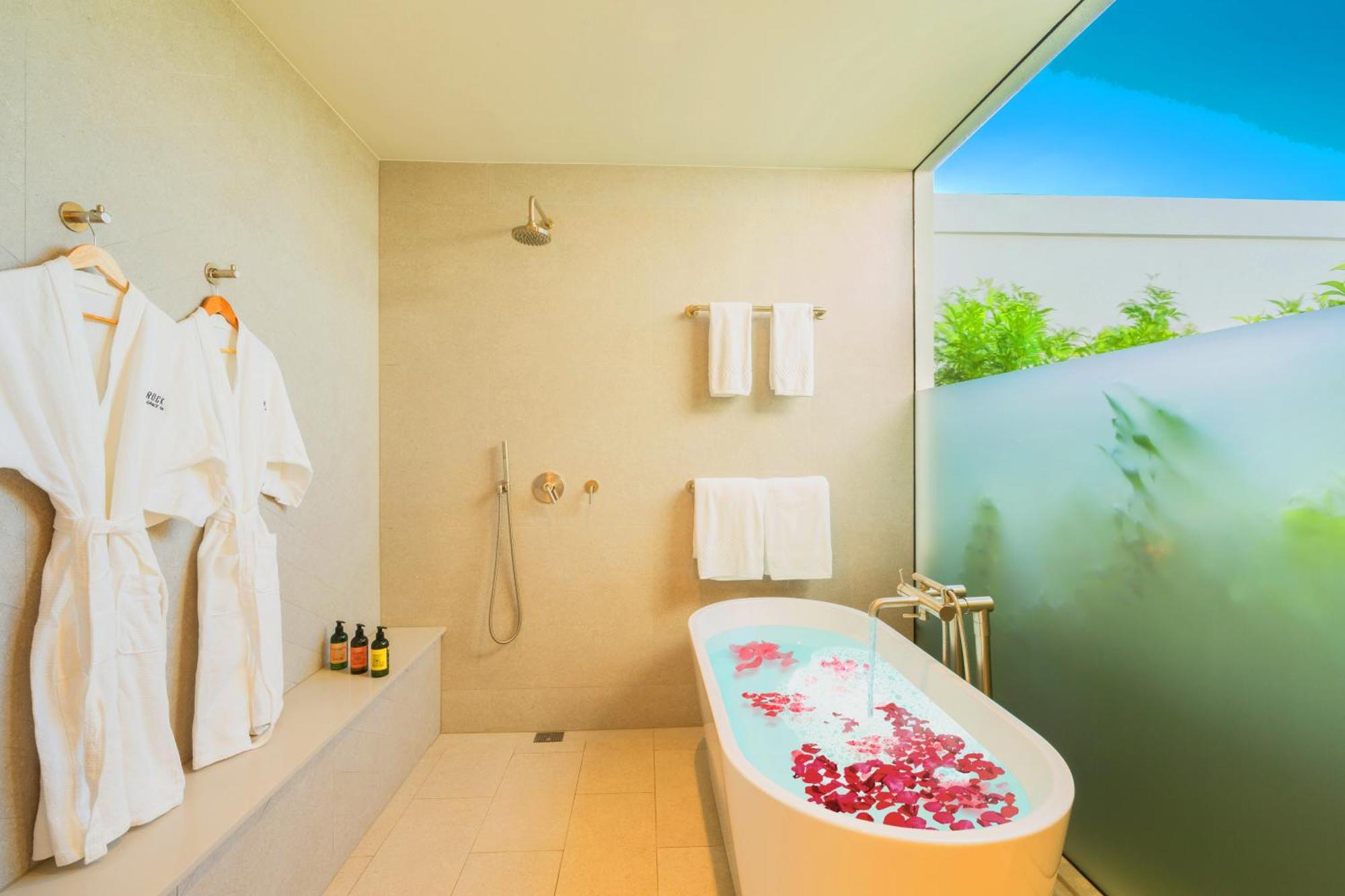 Rock House Hotel Turtle Cove Bagian luar foto